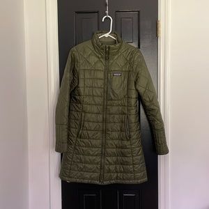 Womens Patagonia puff jacket size medium olive green.